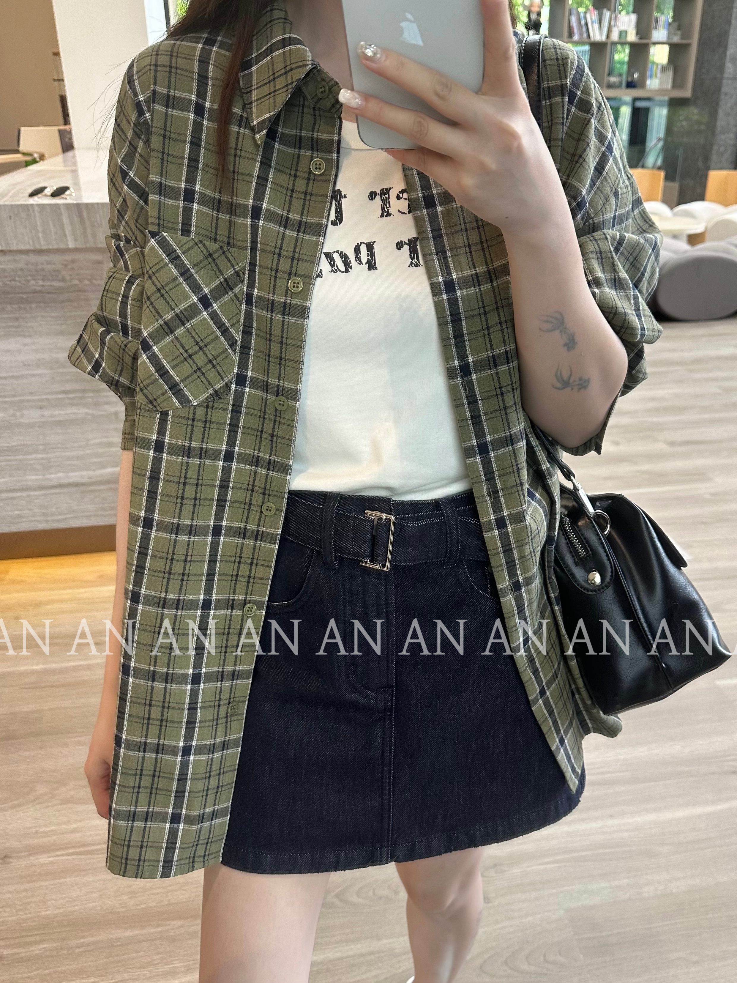 C07238早秋复古格子衬衫外套+字母吊带背心两件套