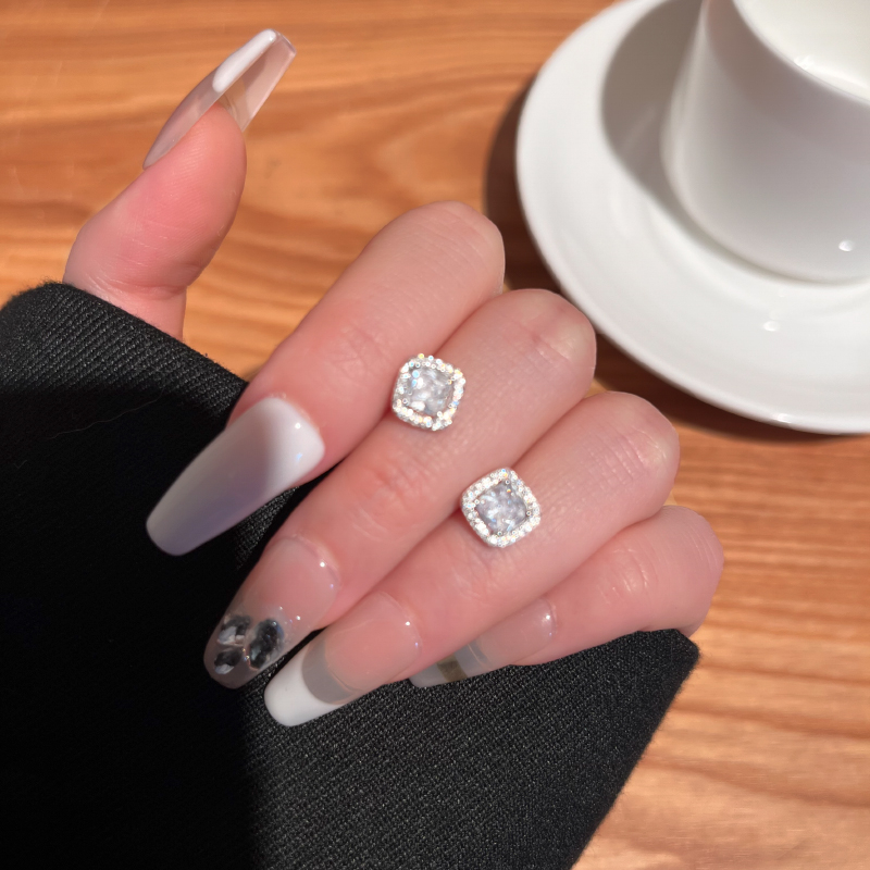 方糖耳钉2025年新款爆款小众独特气质方形锆石耳环轻奢高级感精致