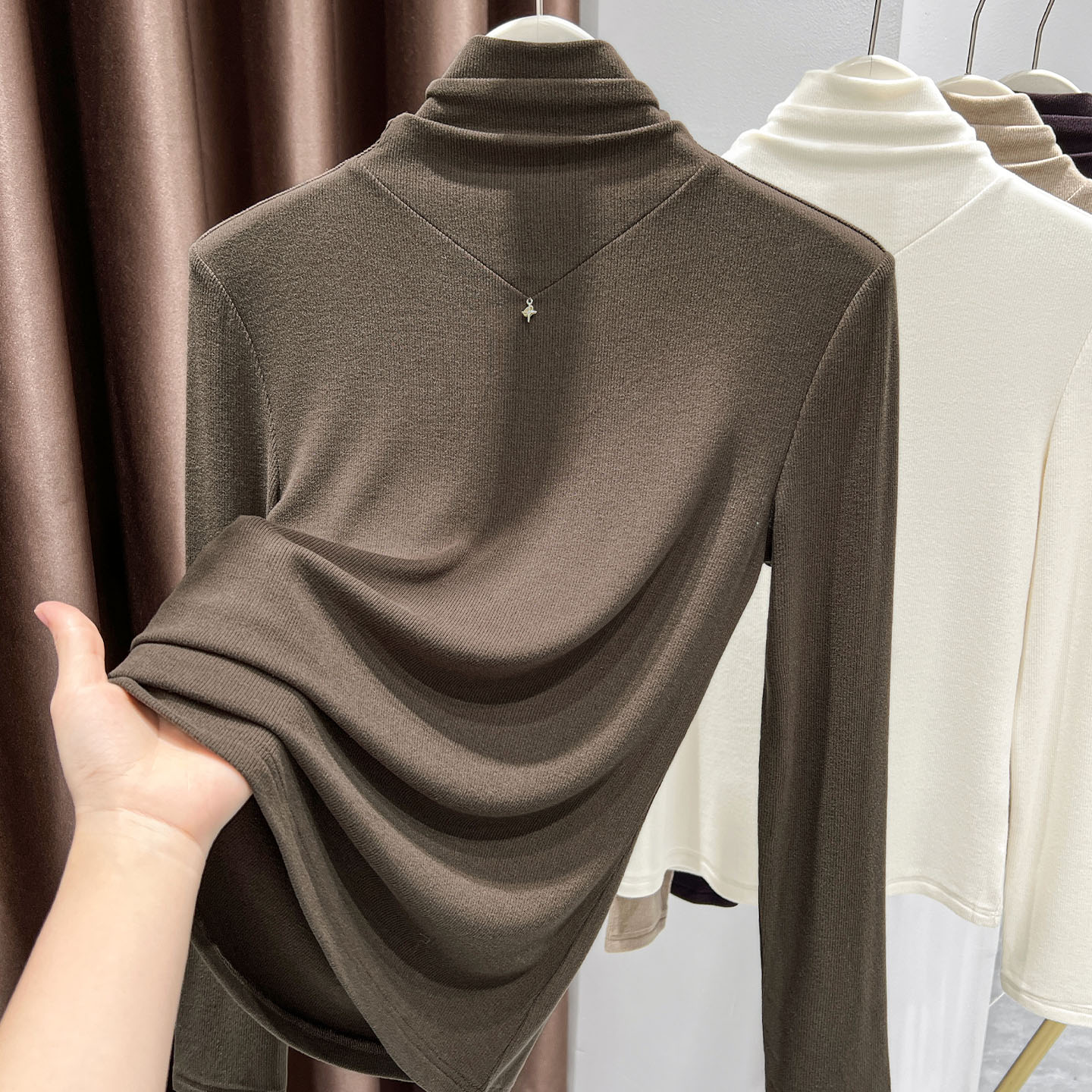 咖啡色堆堆领软糯套头上衣女秋冬新款长袖修身T恤内搭针织打底衫