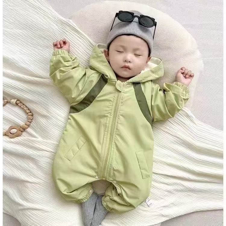 婴儿衣服新款宝宝连体衣超萌春秋冲锋衣恐龙外出婴幼儿外套防风