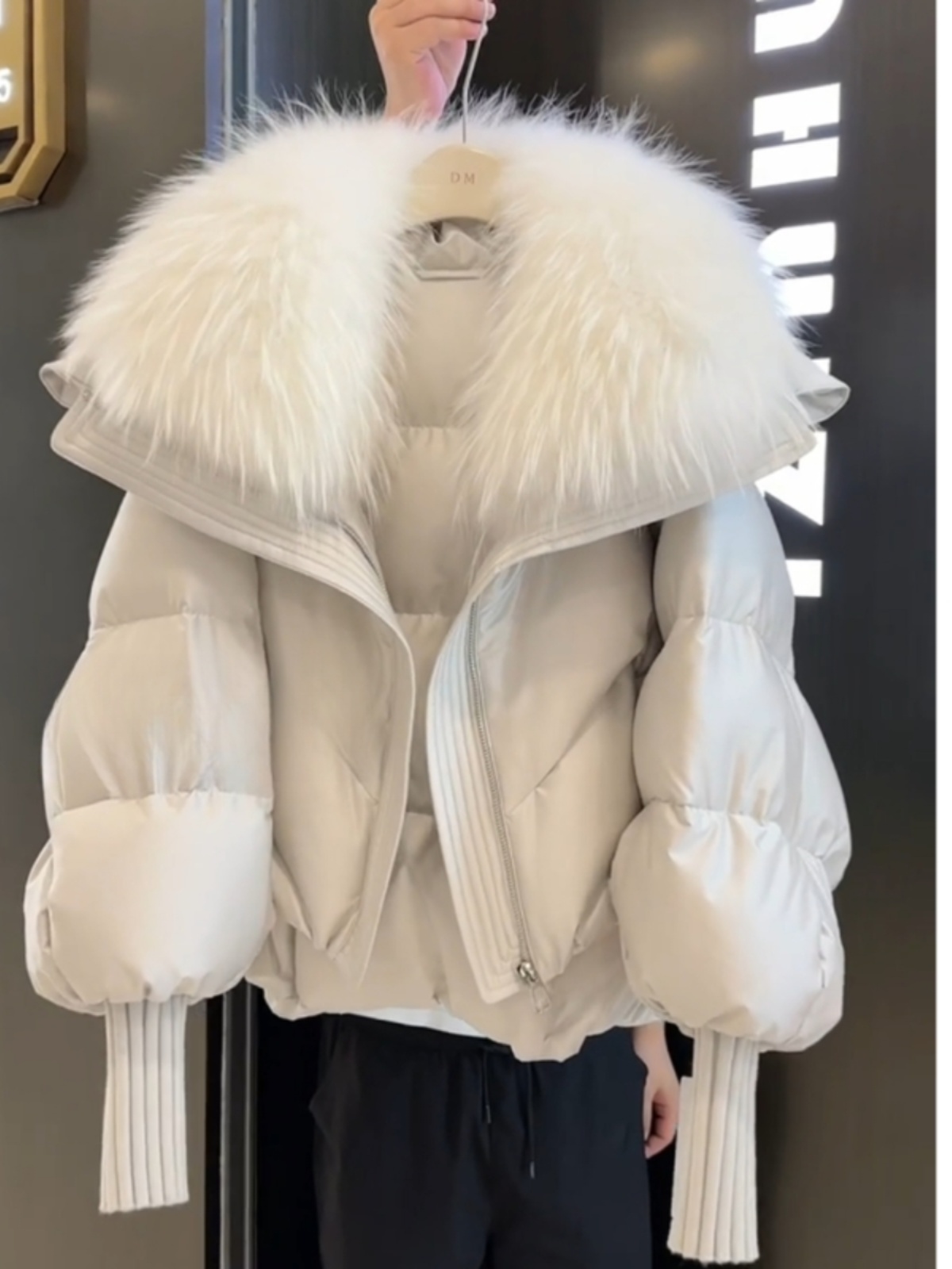 好看大毛领气质棉服女2025年冬季时髦爆款加厚短款保暖面包服外套