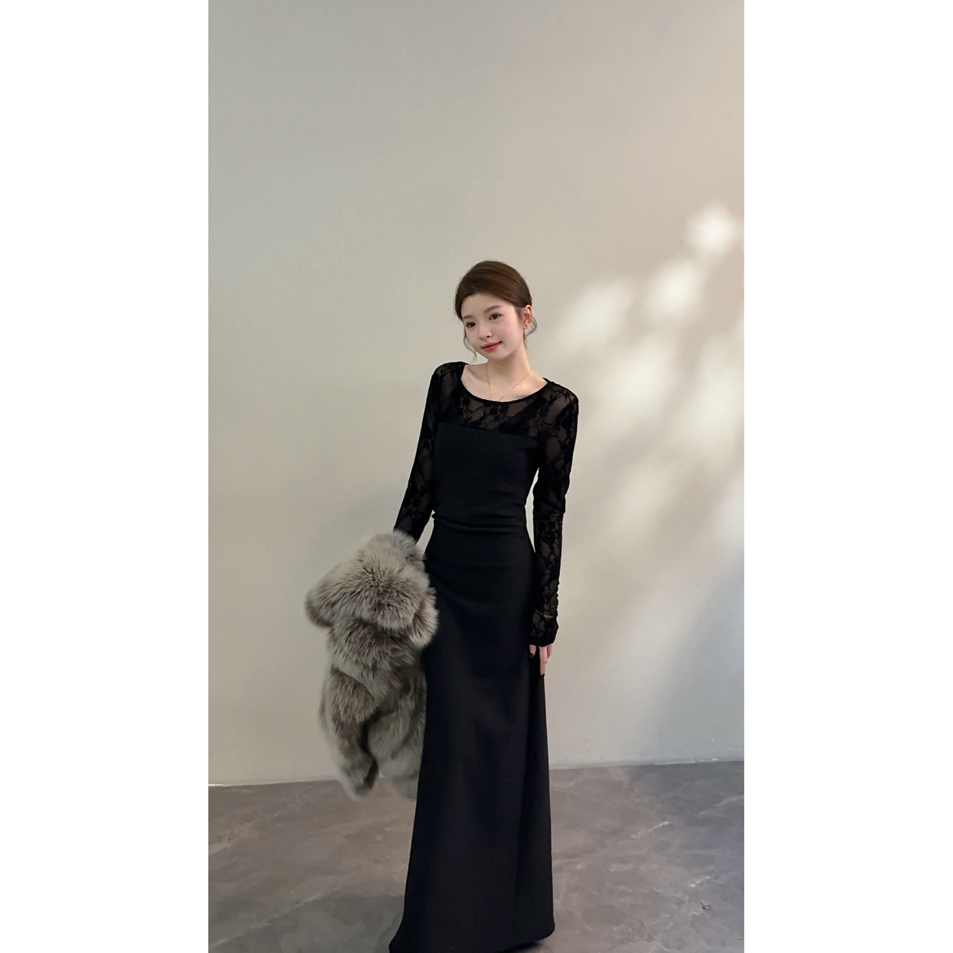 【颂宋】蕾丝拼接时髦设计女装长裙复古收腰小黑裙秋冬百搭DT1781