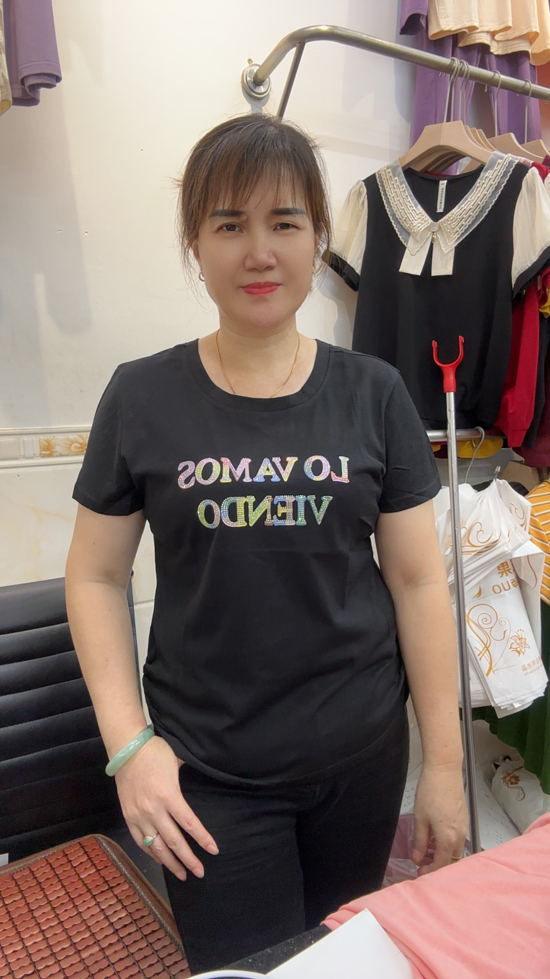 2025新款圆领女款休闲T恤字母烫钻时尚短袖8856