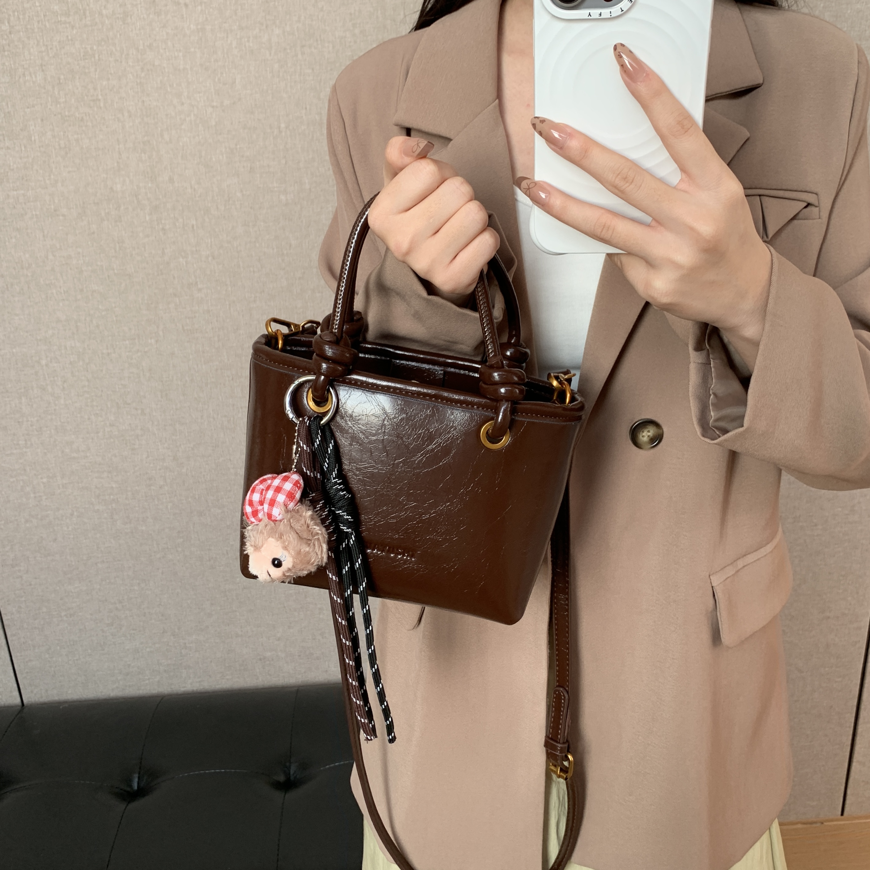 秋冬氛围感新款小包包2024时尚手提包水桶包复古洋气通勤斜挎包