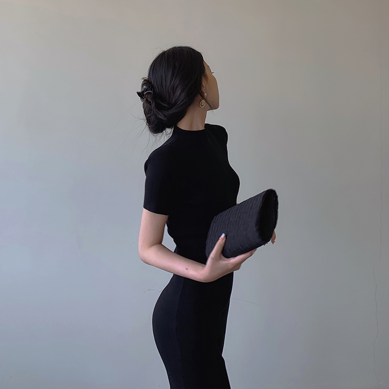 夏季新款赫本风气质小黑裙修身包臀长裙冰丝针织连衣裙女夏轻熟风