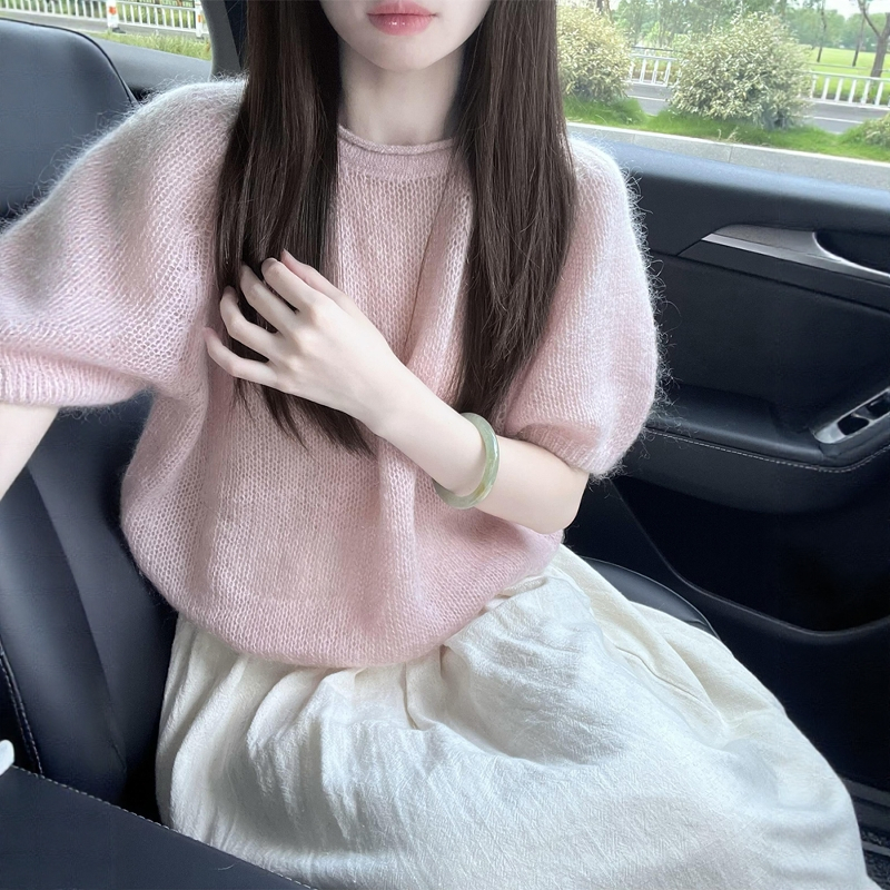 韩系早秋季氛围感穿搭粉色奶fufu软糯短袖针织衫毛衣女泡泡袖上衣