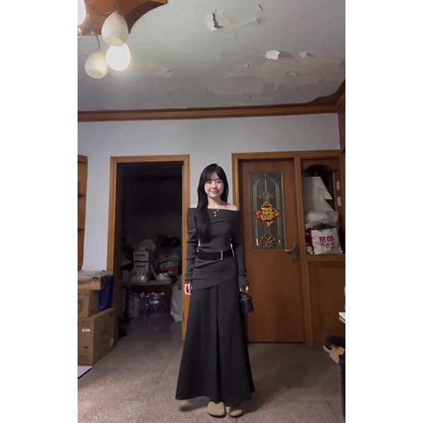 早秋韩系氛围感巨好看穿搭一整套2025新款一字肩上衣裙子套装女