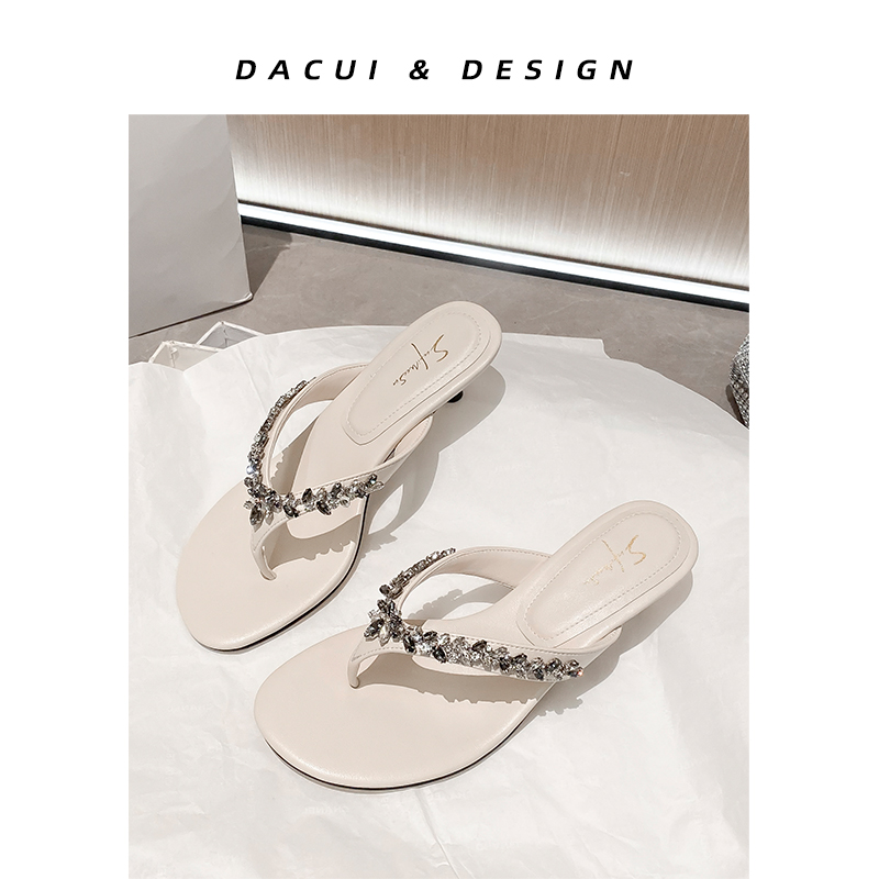 高智感穿搭绝美水钻一字带人字拖夏季女鞋软软弹弹不累脚猫跟拖鞋