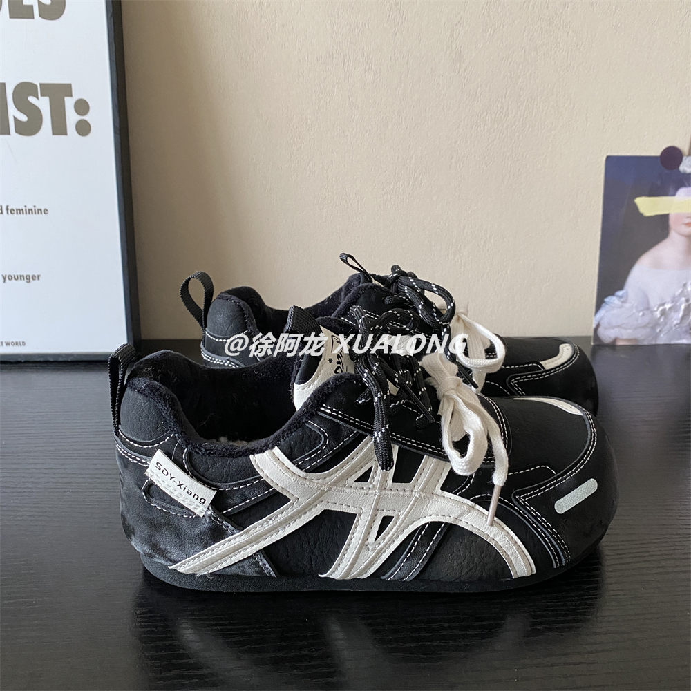 加绒泡芙德训鞋女2025冬新款百搭复古保暖休闲板鞋丑萌加棉运动鞋