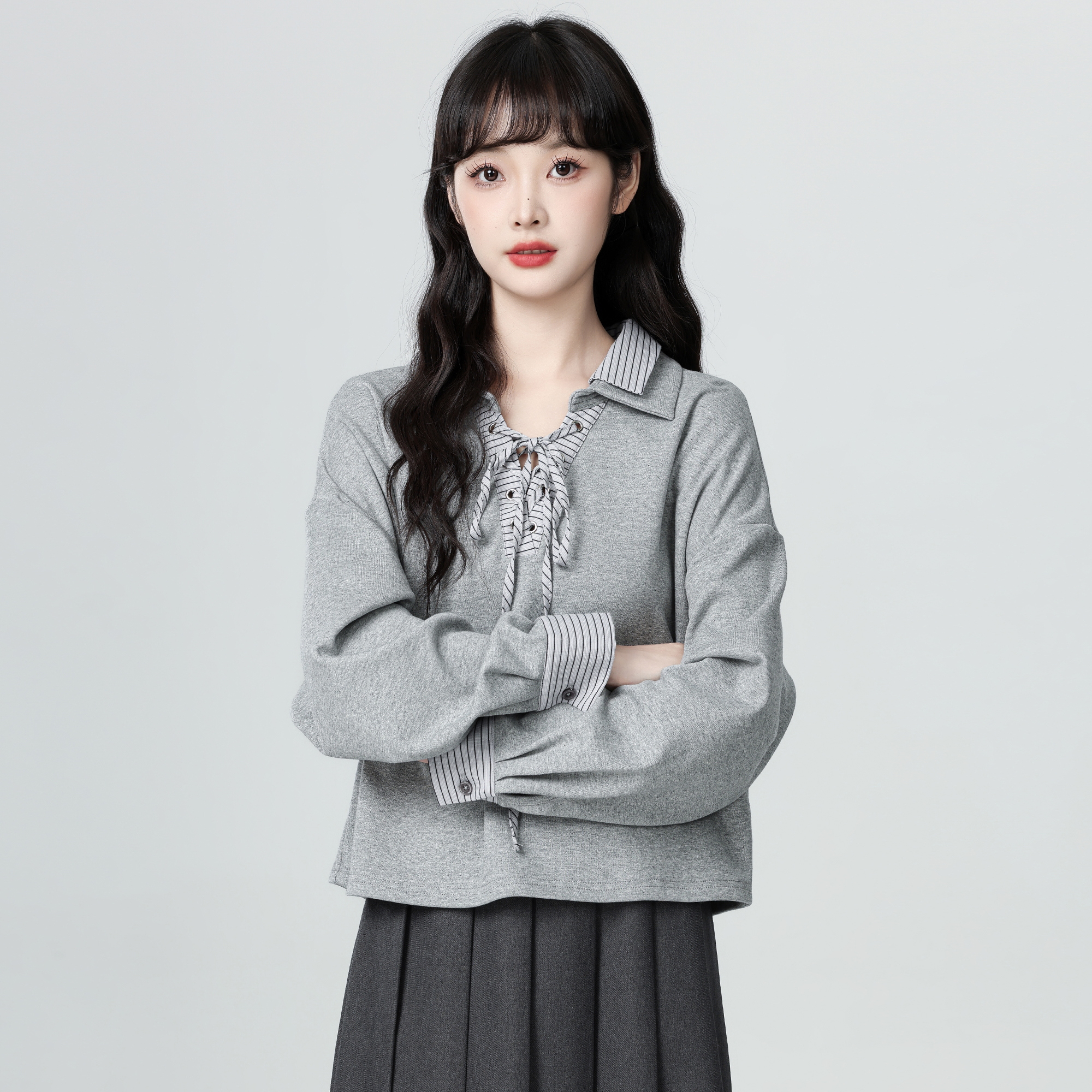 浅灰色POLO领卫衣女秋2025春秋新款设计感撞色翻领系带套头短上衣