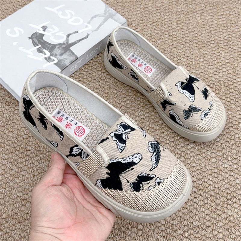 2025春季新款老北京布鞋时尚洋气女单鞋软底防滑一脚蹬妈妈鞋轻便