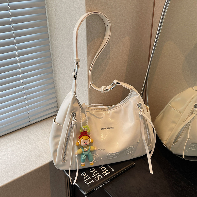 艾米兔女包2025新款潮流时尚简约日常休闲通勤质感小众单肩斜挎包