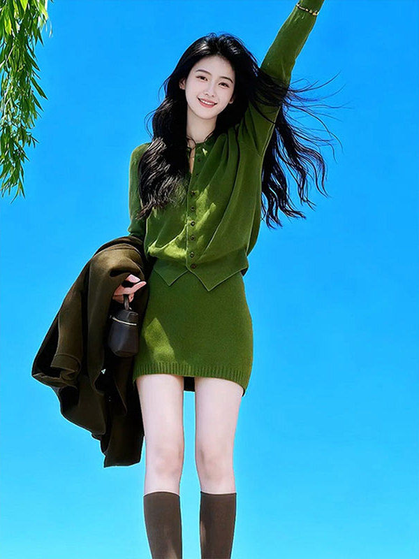 巨好看的绿色套装女2025新款冬季小个子穿搭上衣a字半身裙两件套