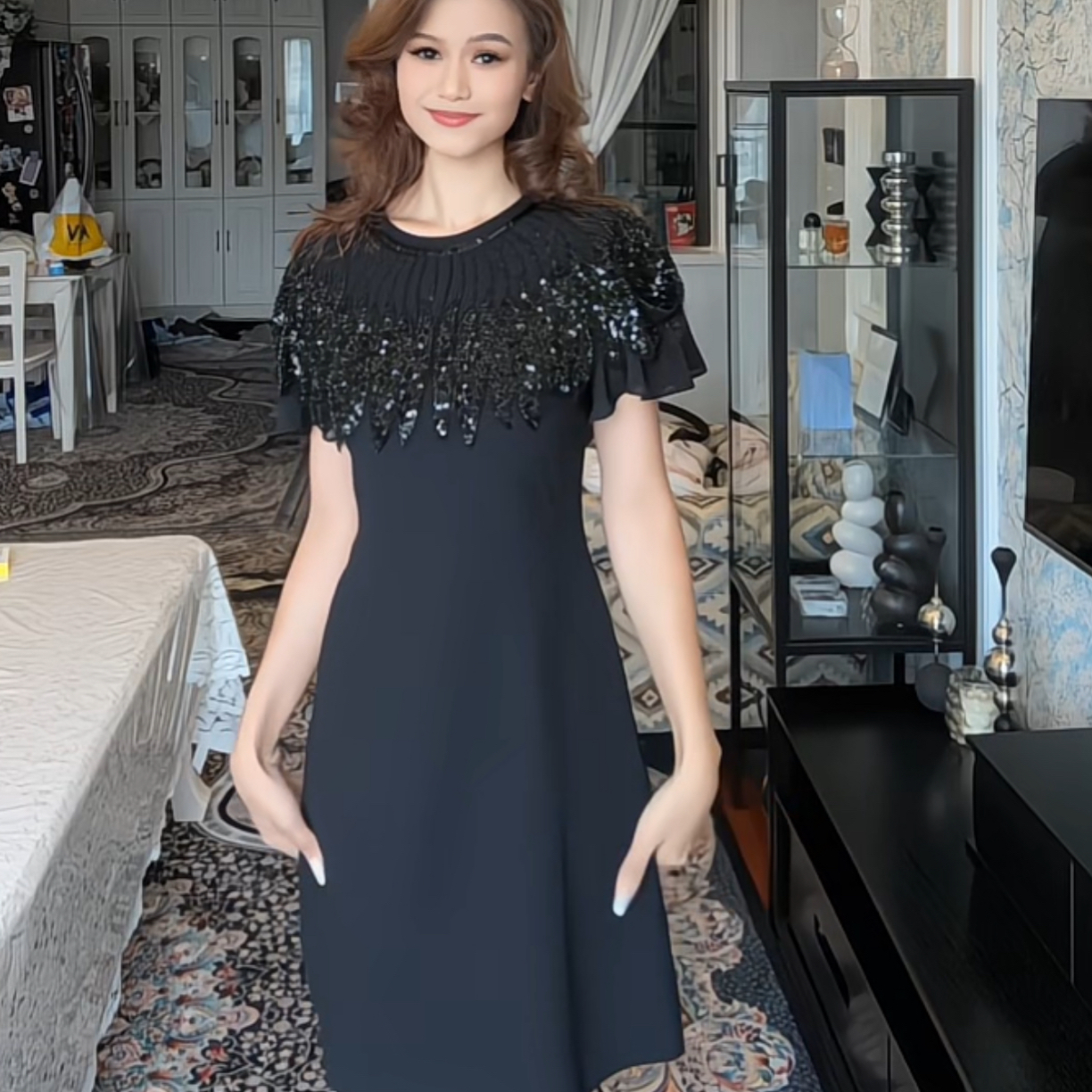 黑色重工亮片高腰短款连衣裙（达）
