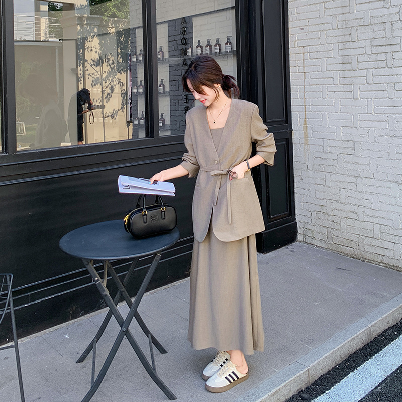 韩系气质西装套装裙女2025秋季新款休闲高级感吊带连衣裙子两件套