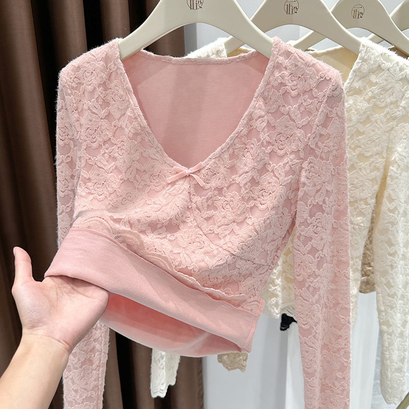 粉色甜美百搭V领镂空内搭长袖短上衣女秋冬新款透气蕾丝打底小衫
