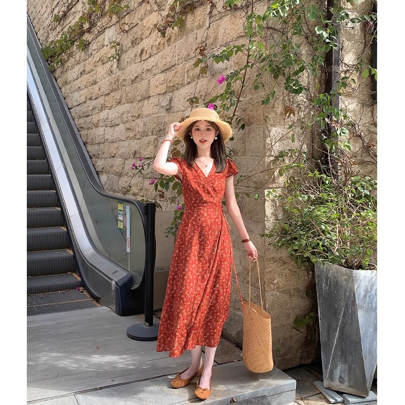 复古气质初恋风碎花连衣裙女法式甜美收腰显瘦短袖V领中长款裙子