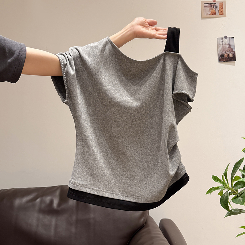 灰色斜肩假两件短袖T恤女2025夏季新款褶皱露肩宽松显瘦辣妹上衣