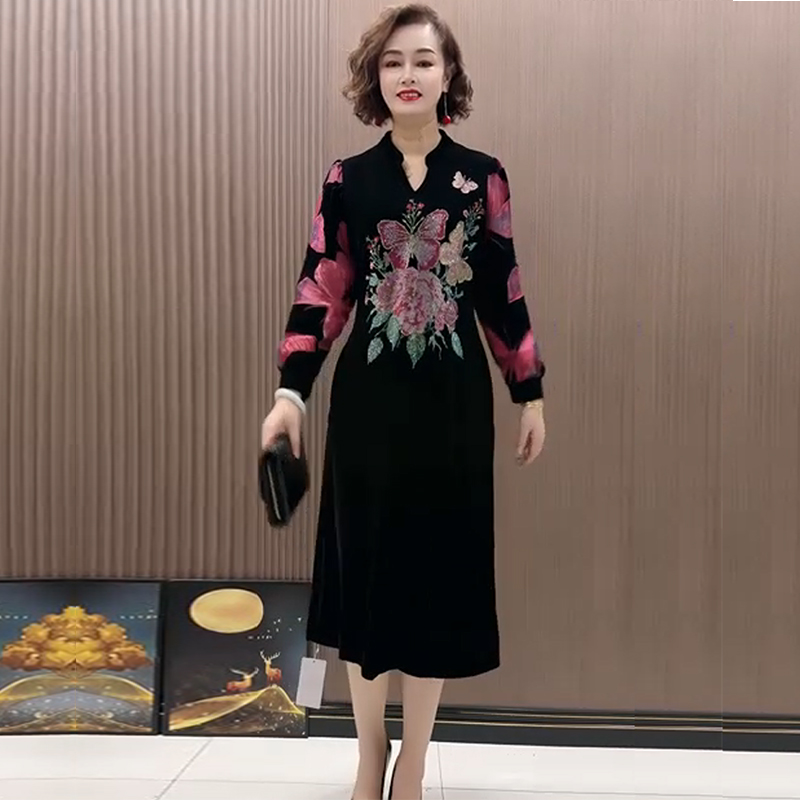 中老年妈妈春秋款长袖连衣裙高档金丝绒烫钻拼接长裙遮肉打底裙潮