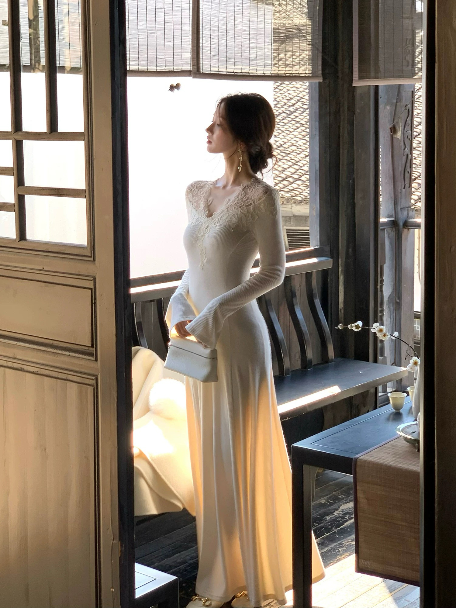 不知雪 温柔氛围感蕾丝V领连衣裙打底长裙