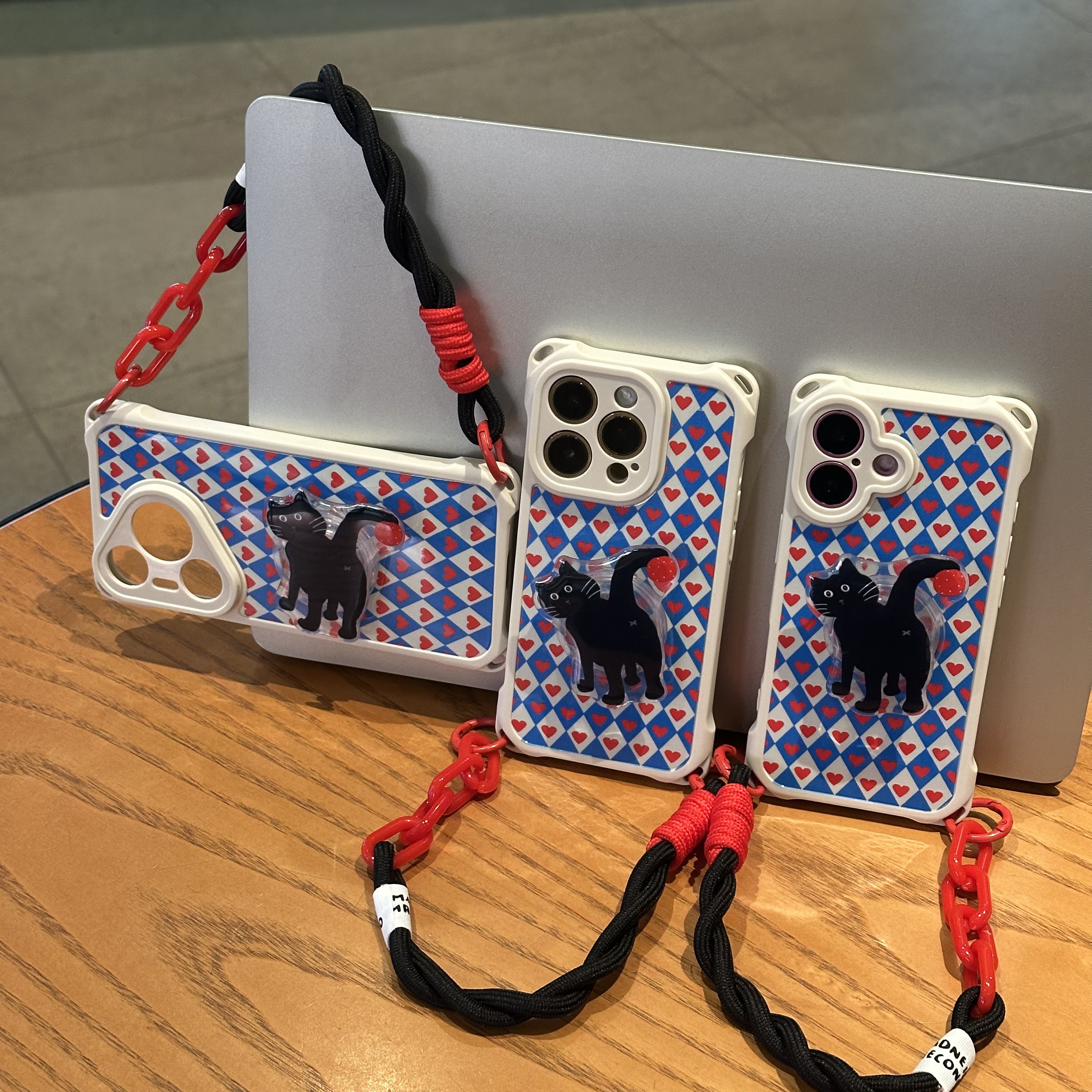 欧克里里爱心菱格纹黑猫支架适用苹果16手机壳华为oppo小米15vivo