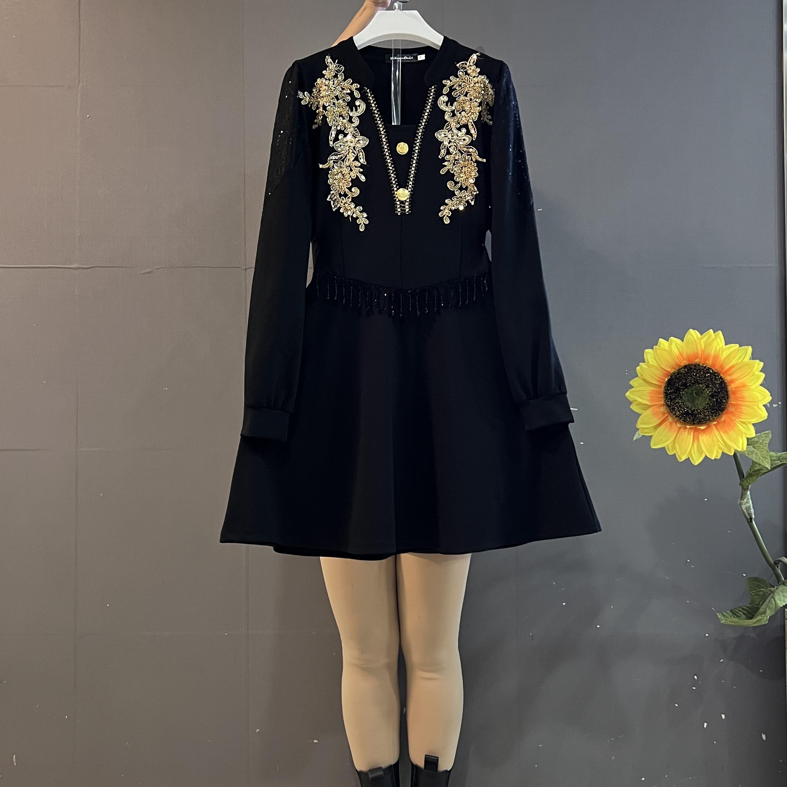 新款大码女装时尚气质V领流苏拼接收腰显瘦重工连衣裙