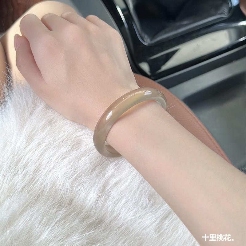 高冰种烟灰香槟金玛瑙手镯马料浅灰色荔枝冻扁条玉髓玉镯高级气质