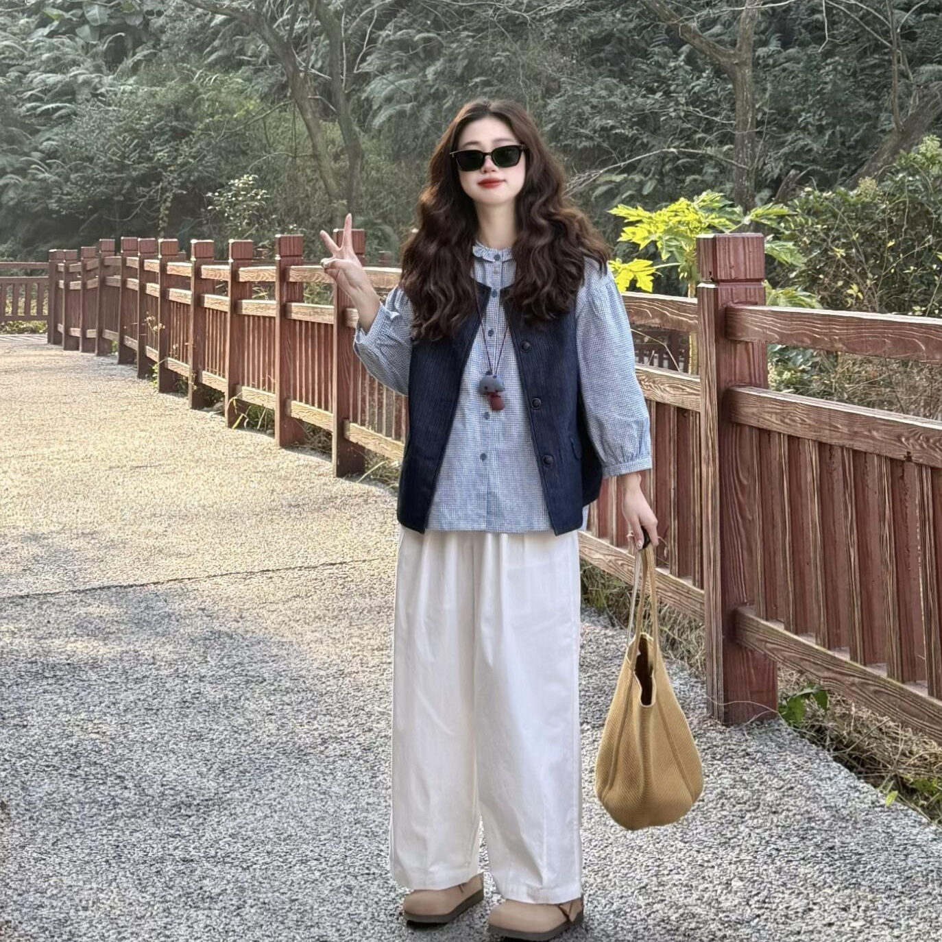 开春穿搭一整套大码胖mm格子衬衫叠穿马甲阔腿裤韩系高级三件套装