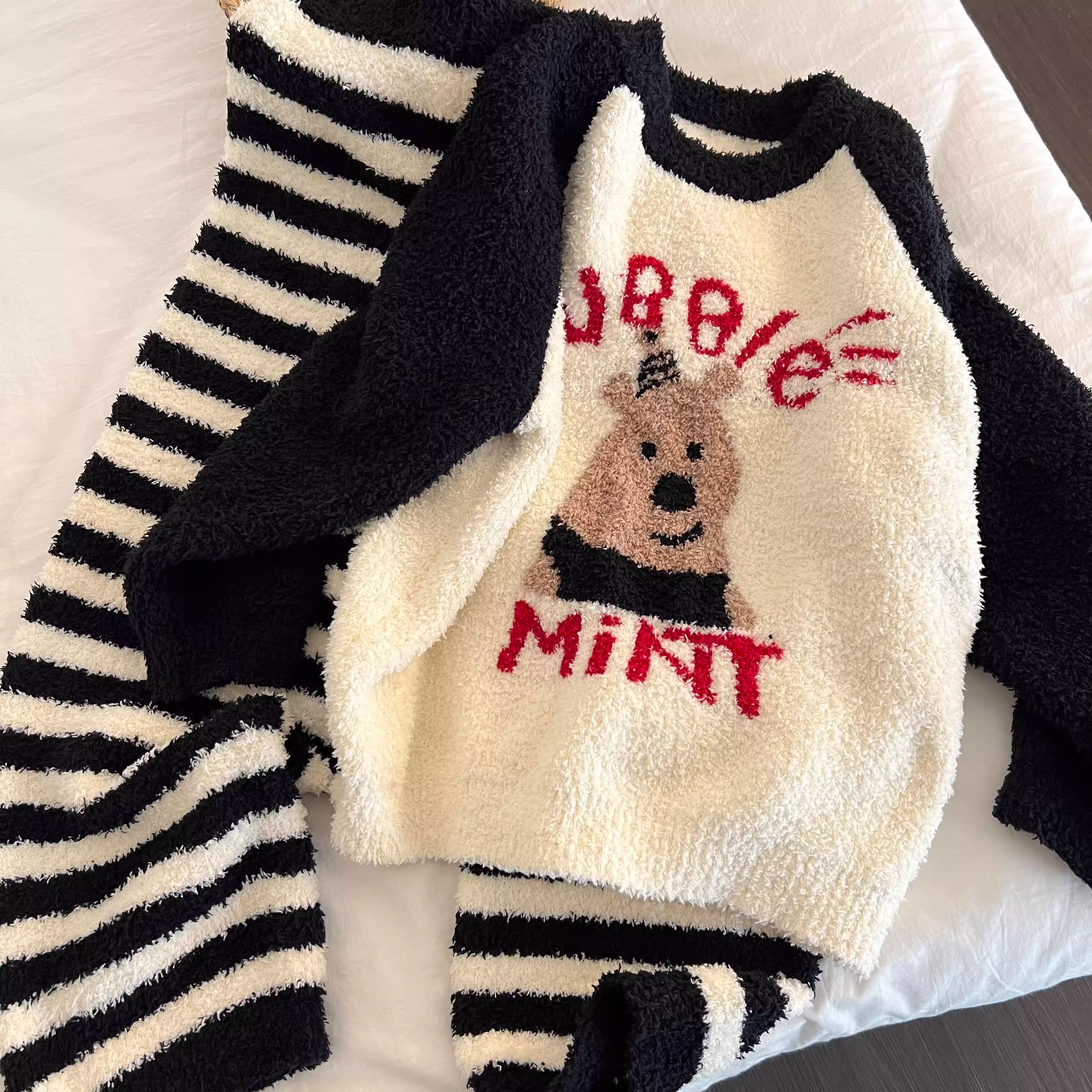 睡衣女款秋冬季加绒加厚日系可爱小熊学生珊瑚绒可外穿家居服套装