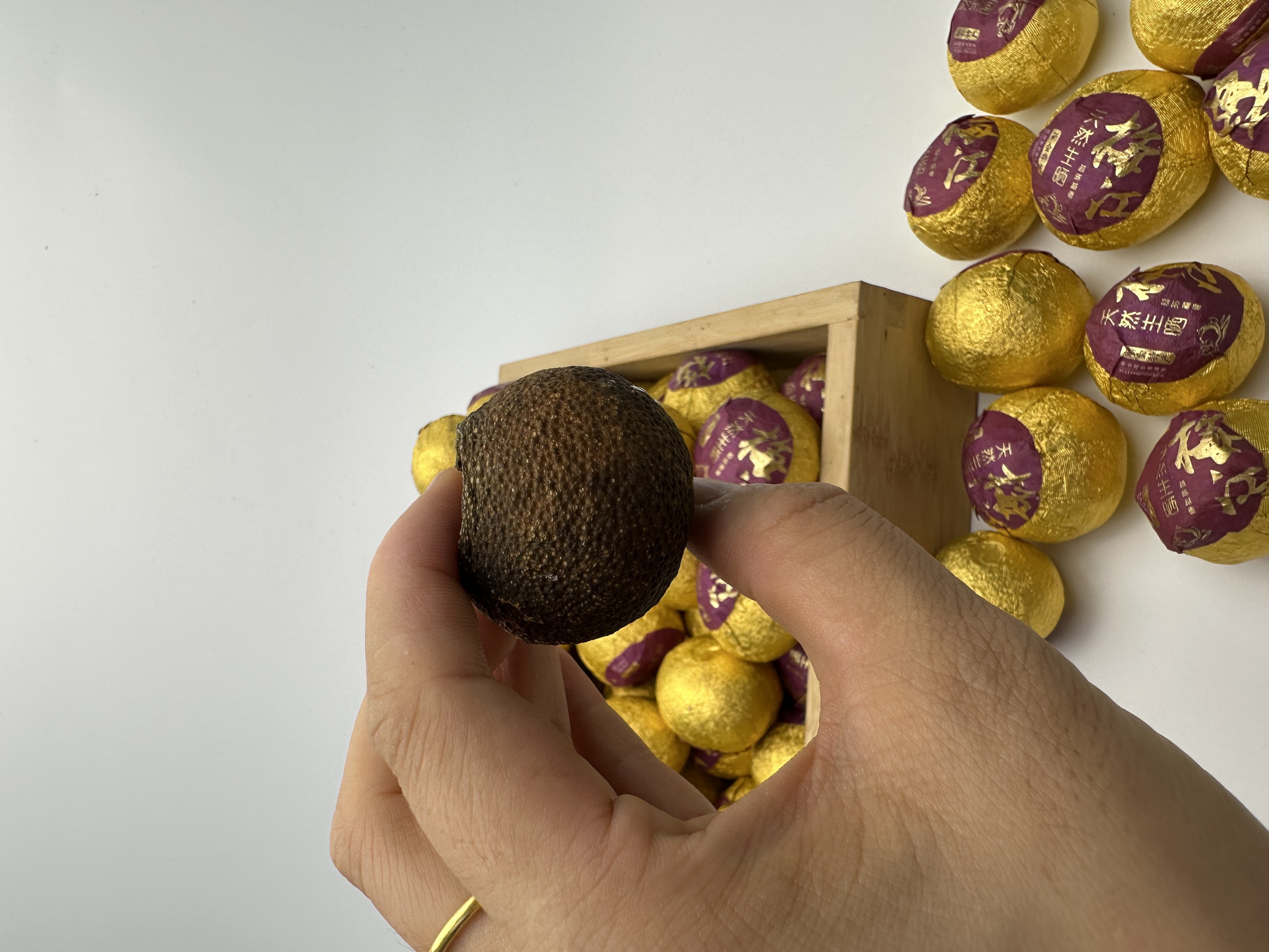 正宗新会梅江头采小青柑10年勐海宫廷特级金芽熟普全生晒礼盒装