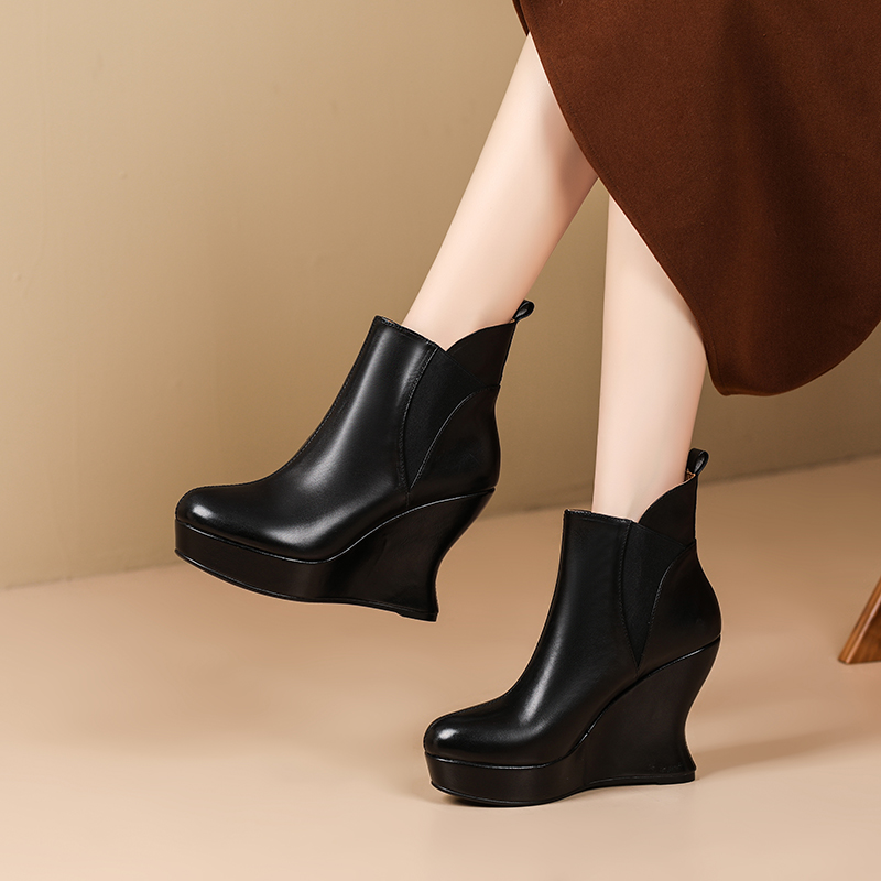 10.5cm秋冬季百搭女踝靴新款圆头高跟坡跟鞋不累脚防水台厚底短靴