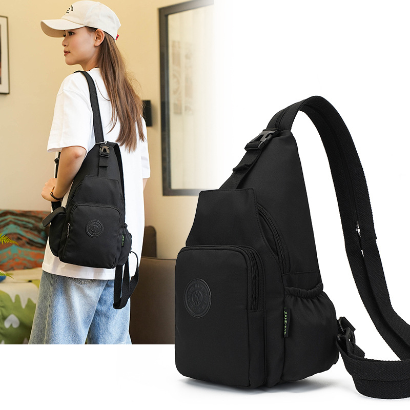 户外小型双肩包女新款休闲三用通勤单肩斜挎包多功能时尚胸包防水