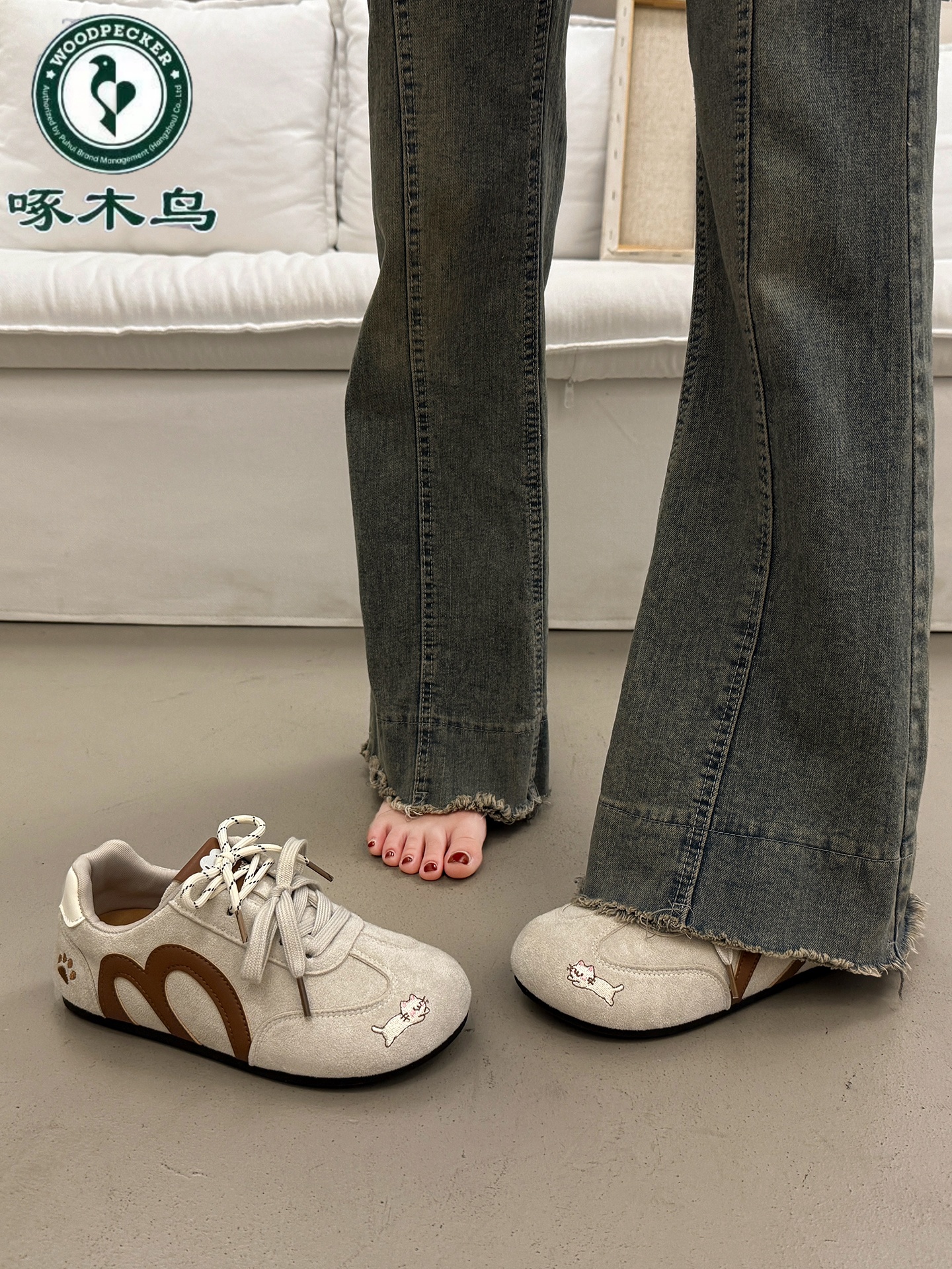 啄木鸟爆款百搭小众厚底板鞋女德训鞋2025新款轻便休闲运动面包鞋