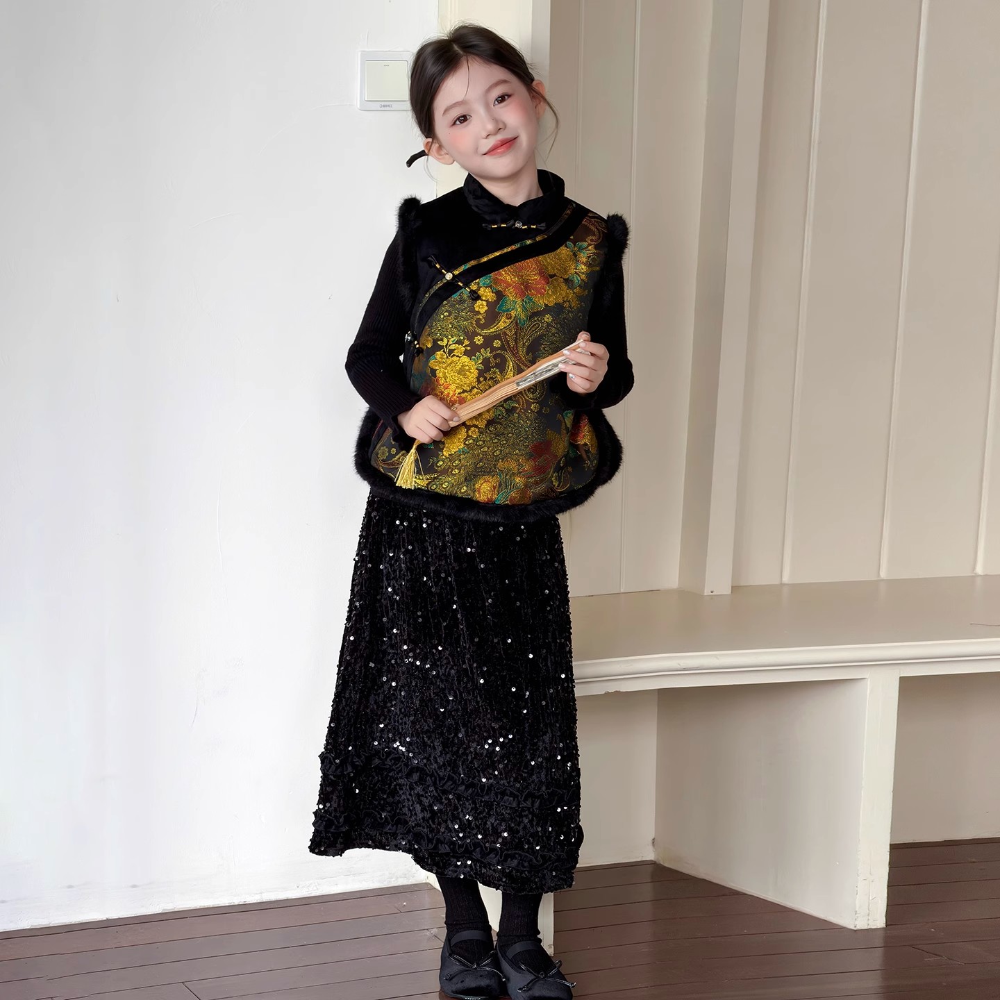 女童拜年服2026新年战袍冬季甜美女孩中国风织金马甲亮片加绒套装