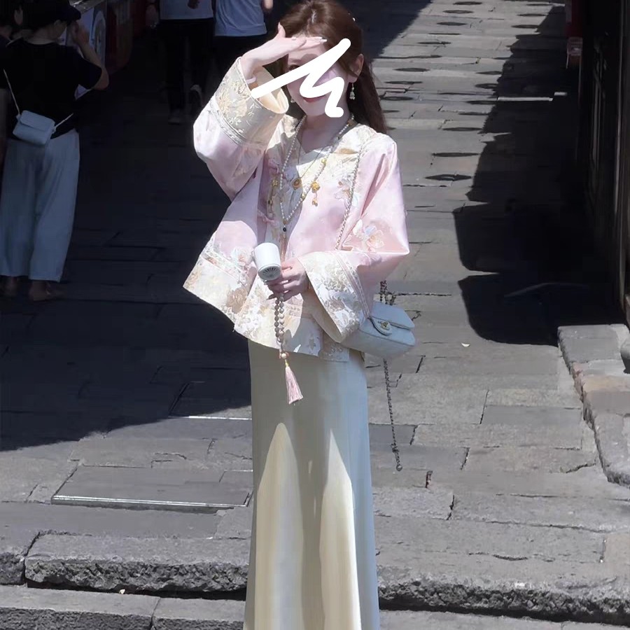 金玉满堂新中式粉色外套女款2025秋装独特超好看上衣半裙套装