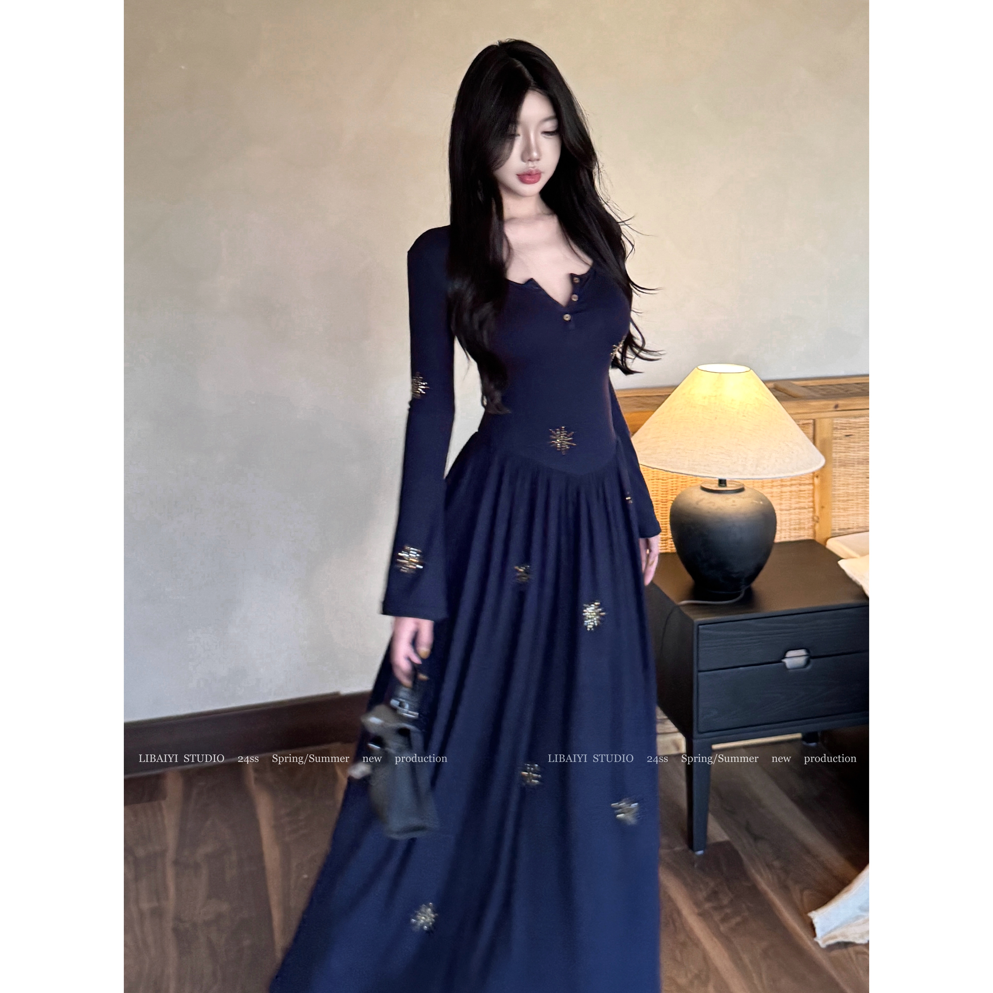 现货LIBAIYI北极星/时尚性感百搭修身显身材喇叭袖烫钻连衣裙1801