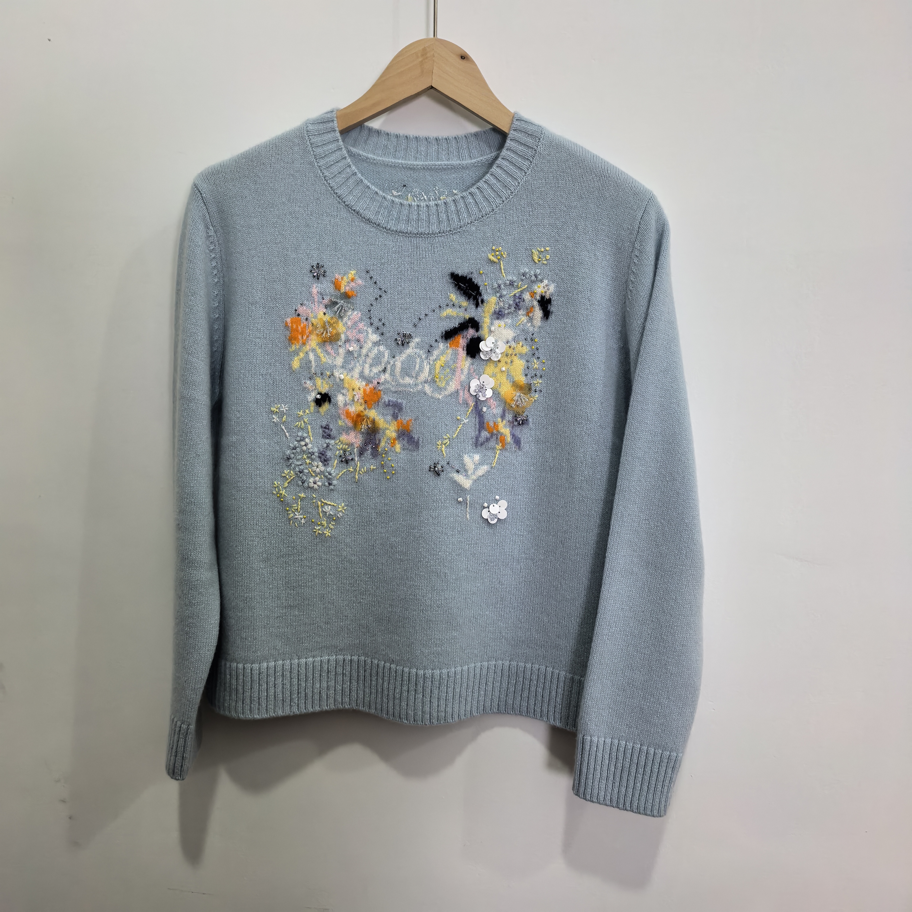 宽松型圆领刺绣羊绒衫