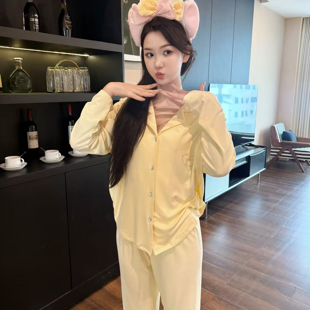 轻奢风烫钻莫代尔棉睡衣女2026新款春秋小黄色KT猫长袖家居服套装