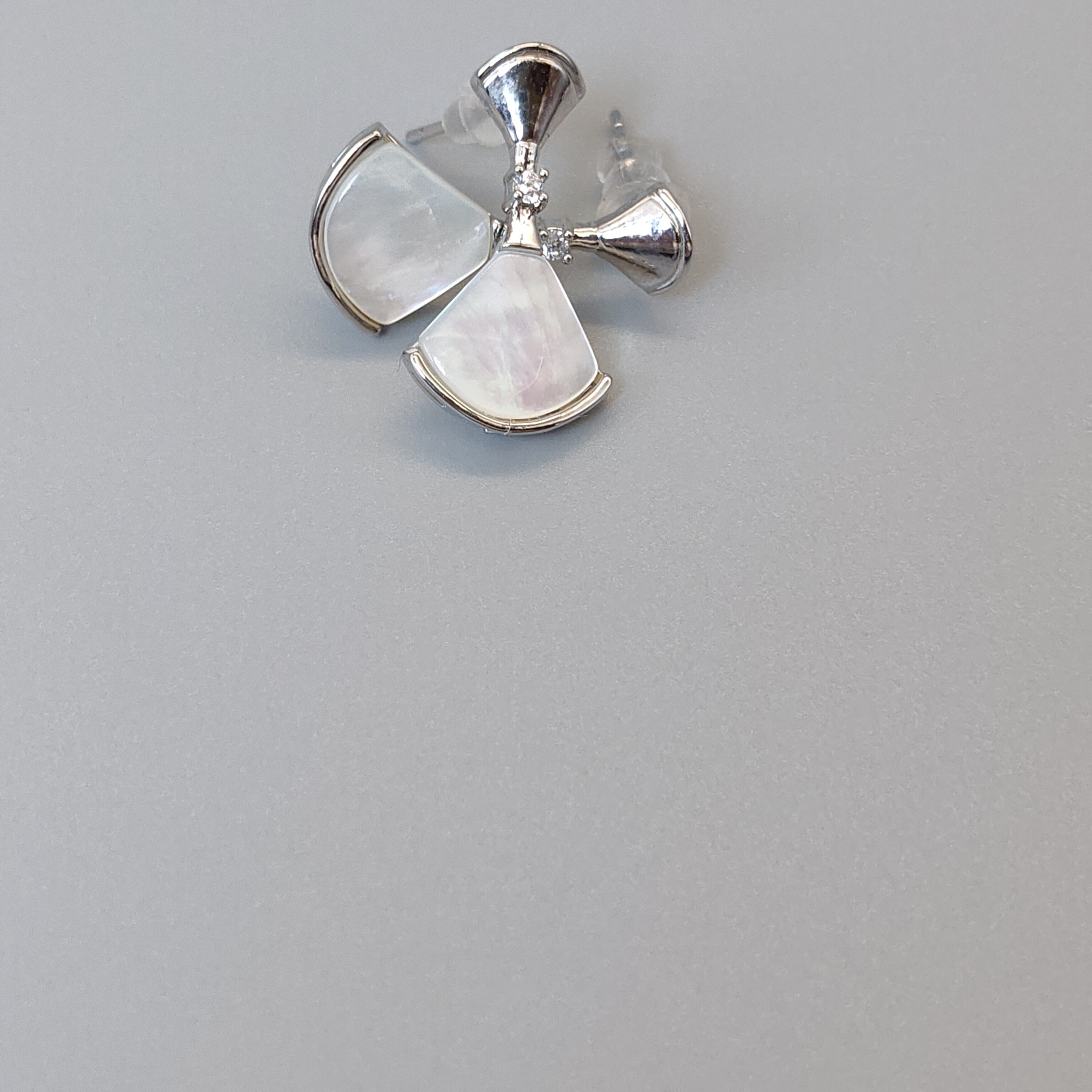 铜合金耳饰 K经典裙子轻奢气质耳钉设计感百搭小众扇形玫瑰同款