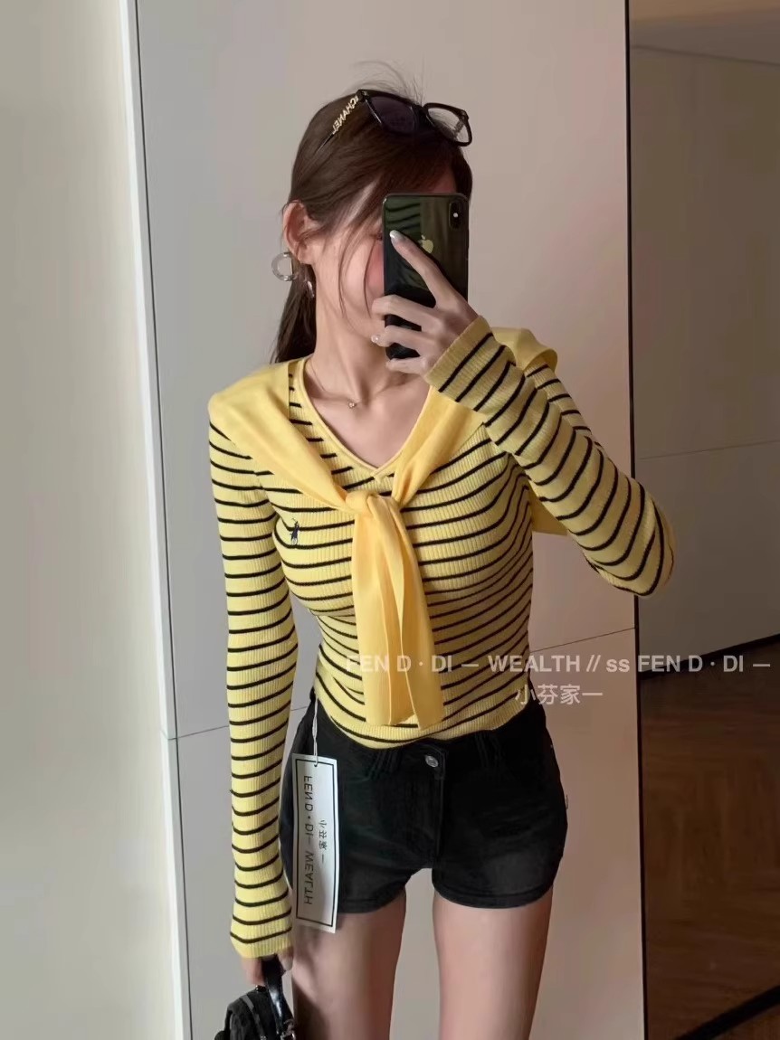休闲设计感条纹针织衫女秋季2025新款休闲时尚小众披肩上衣两件套