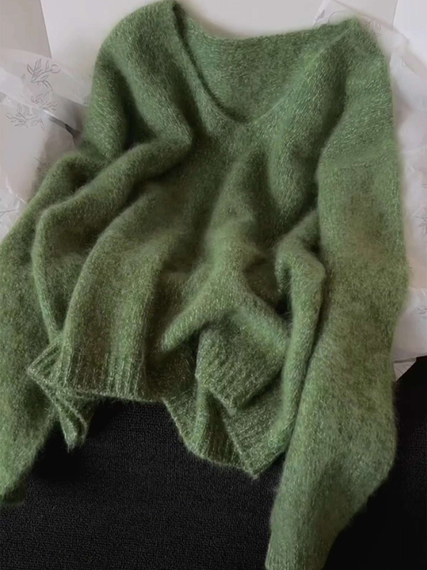 秋冬韩系氛围感穿搭高级感巨好看上衣软糯慵懒绿色套头针织毛衣女