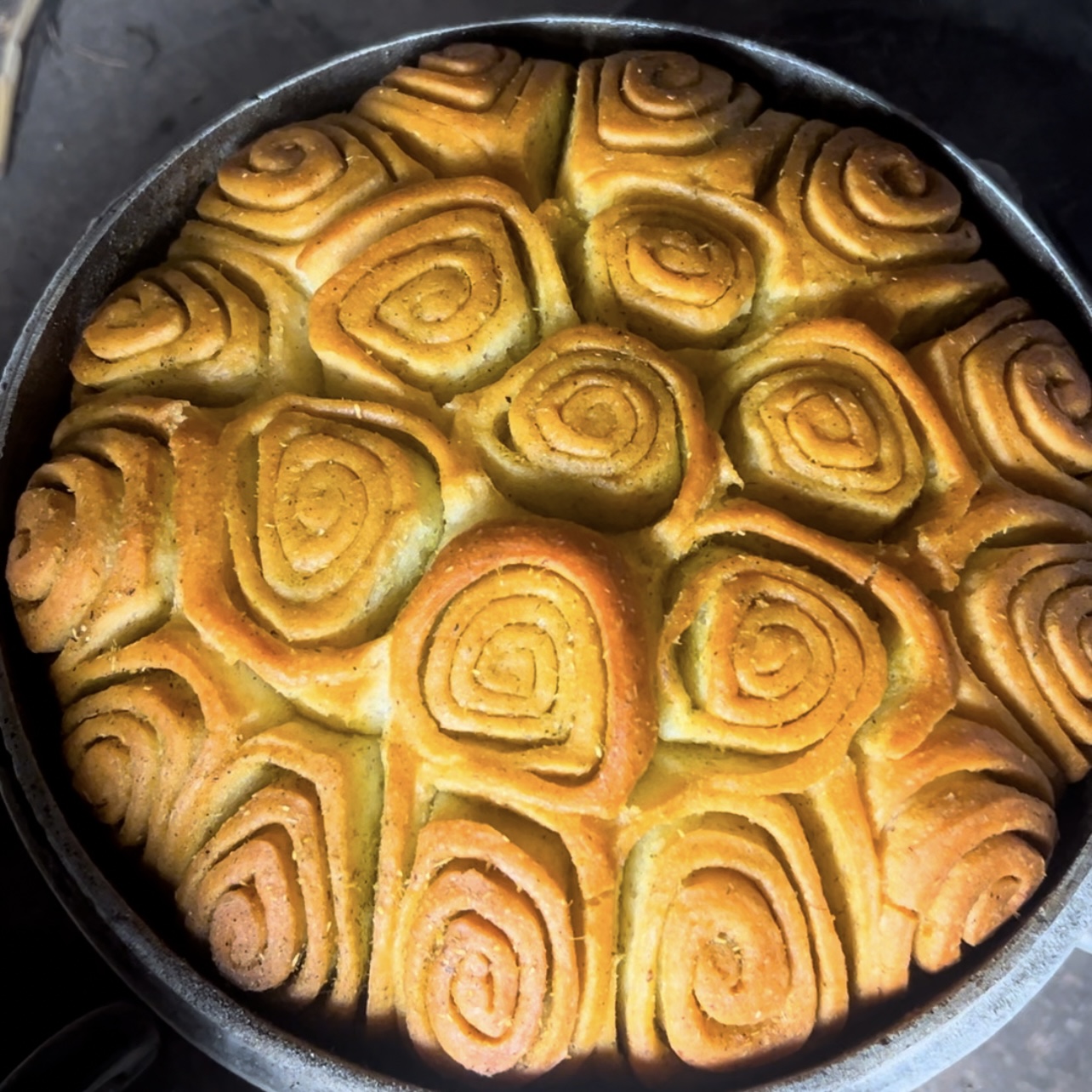 甘肃柴火烤花卷老酵母发面柴火烤制锅盔甘肃柴火馍馍