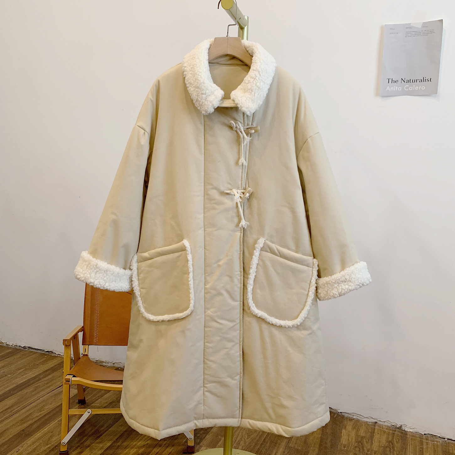 冬日小岛Y3366夹棉毛绒拼接牛角扣翻领棉衣