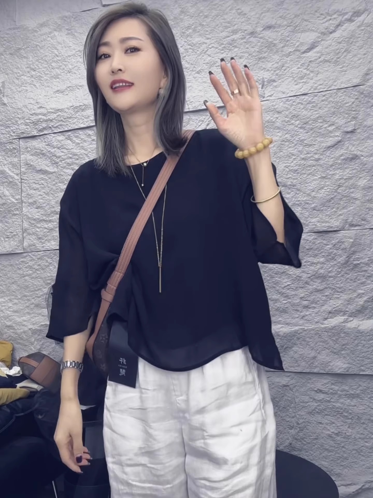 欧货黑色显瘦圆领防晒短袖2025年夏季新款胖MM显瘦气质上衣女