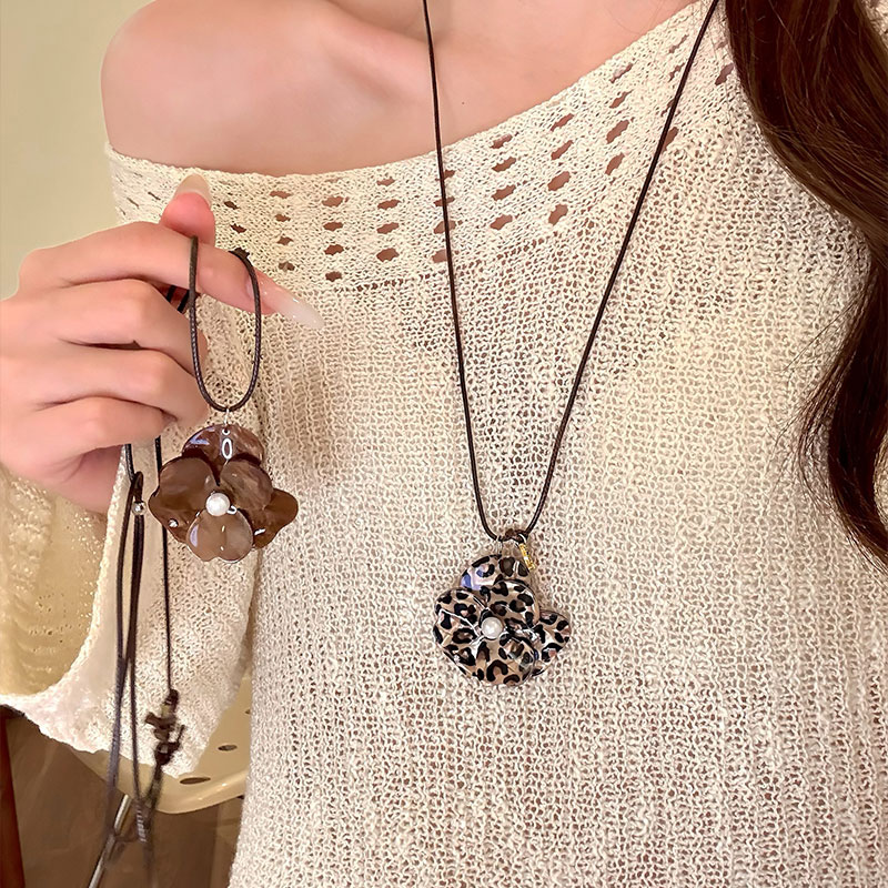 豹纹蜜桃小美拉德花朵项链长款女小众辣妹独特毛衣配饰7527