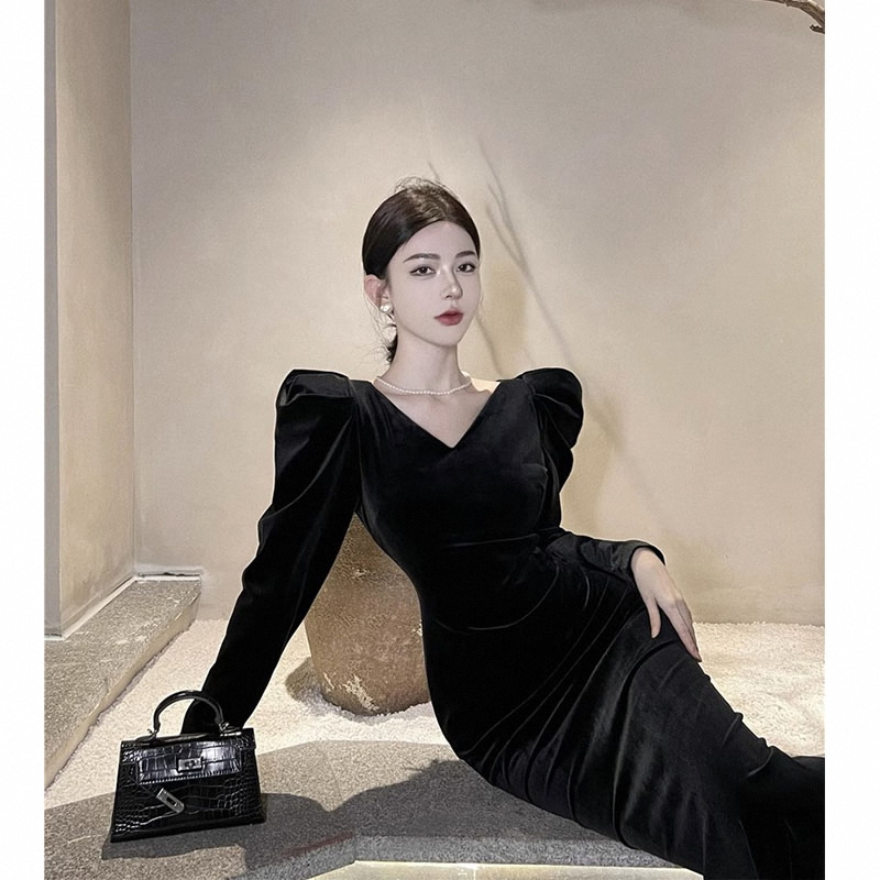 法式v领丝绒长袖连衣裙秋冬欧货新款收腰修身尚时打底气质裙子