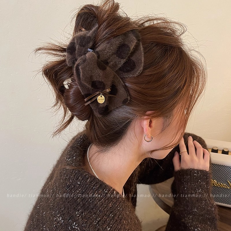 波点毛绒三角抓夹女鲨鱼夹2025新款高级感后脑勺大号发夹秋冬发饰
