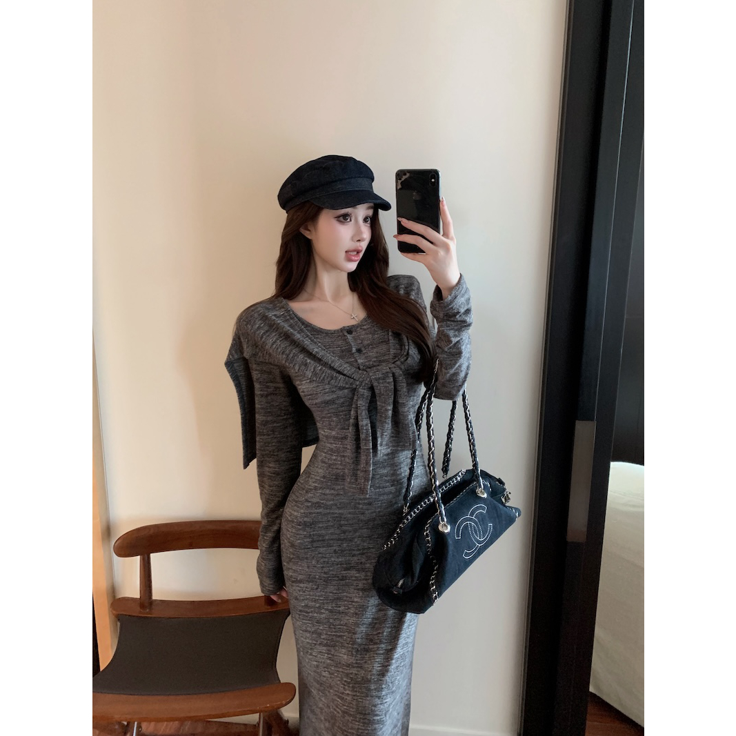 叠穿披肩两件套灰色长袖连衣裙女秋季修身收腰裙子设计感包臀长裙