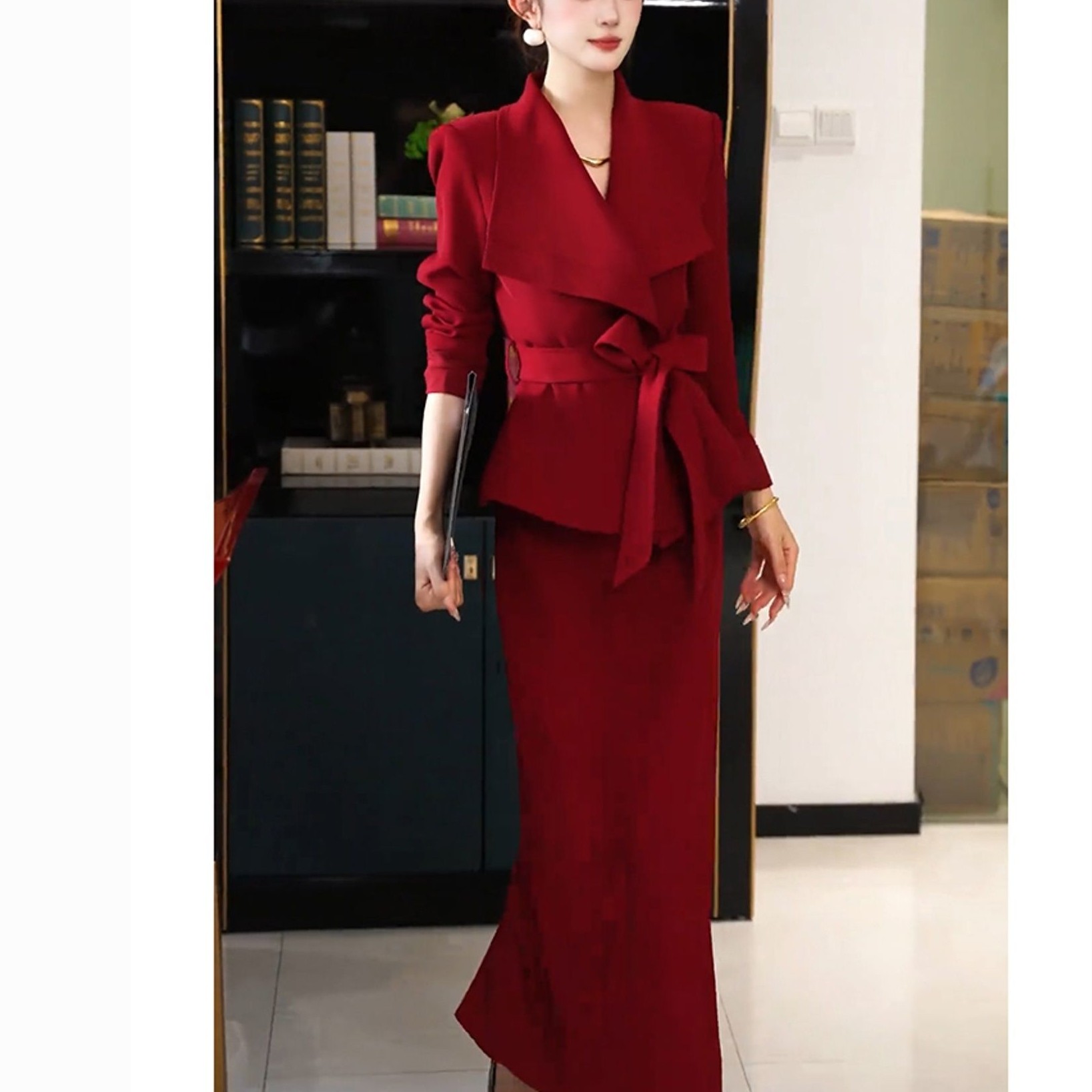 秋冬新款收腰大气大方得体轻奢高级减龄洋气时尚红色外套半身裙