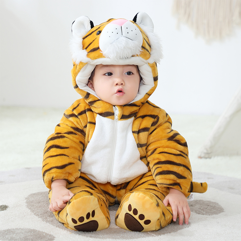 婴儿衣服秋冬季连体衣加厚加绒保暖宝宝冬季网红洋气动物包脚哈衣